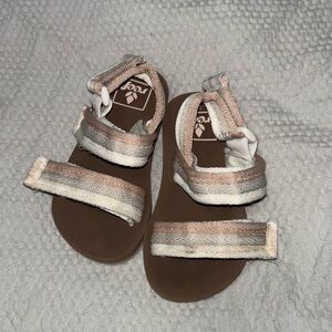 Reef Kids Strappy Platform Style Grey and Pink Sandals, Size 3/4